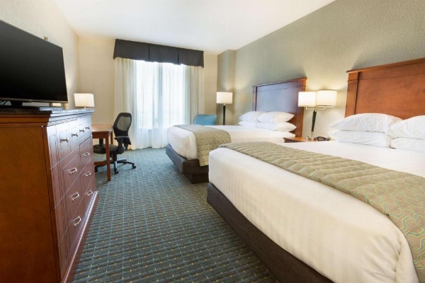Drury Inn & Suites Colorado Springs Near the Air Force Academy image 17