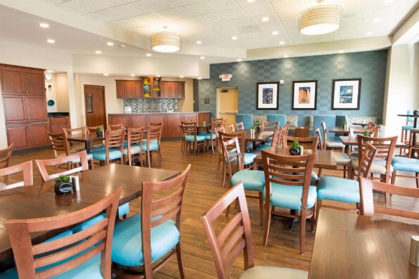 Drury Inn & Suites Colorado Springs Near the Air Force Academy image 9